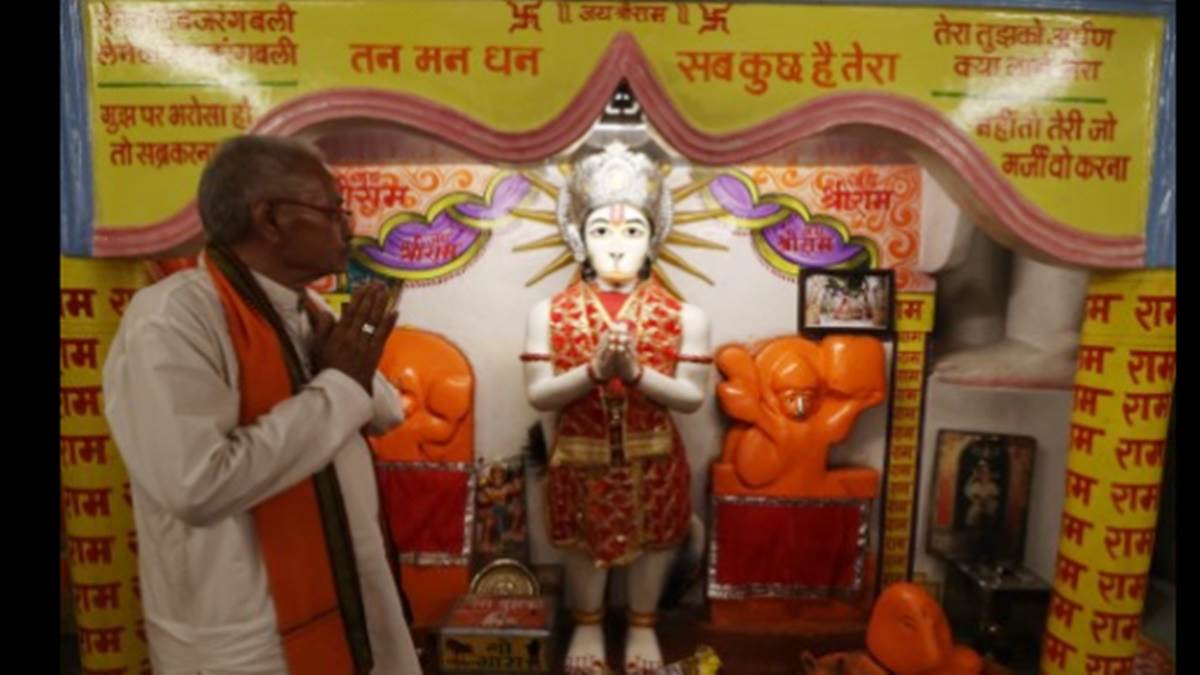 Hanuman Jayanti 2023 Special इदर म 51 फट क हनमन क कध पर