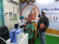 Bhopal: 70 साल की चंद्रकला ने उपवास तोड़ किया नाश्ता, पहुंच गईं टीका लगवाने