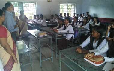 How To Avoid Malaria And Dengue Telling The Students Of Sashiman