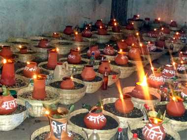 देवी मंदिरों में लगा भक्तों का तांता -