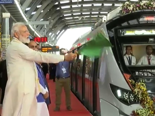 PM Modi in Ahmedabad: मोदी ने किया अहमदाबाद मेट्रो के पहले चरण का उद्घाटन - PM  Modi in Ahmedabad: PM Modi inaugurated first phase of Ahmedabad Metro