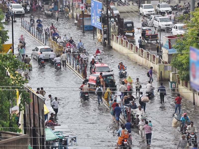 Rain in Madhya Pradesh बुरहानपुर में दो इंच बारिश, आकाशीय बिजली गिरने