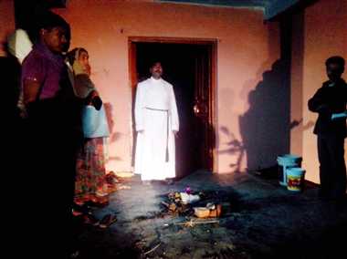 बिलीवर चर्च में अज्ञात व्यक्ति ने लगाई आग