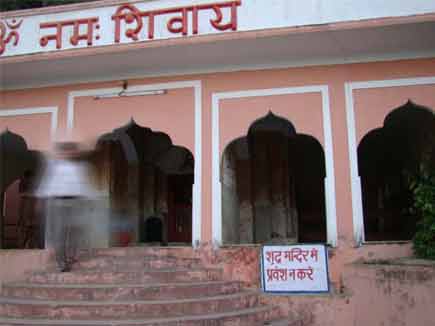 गुजरात के 77 गांवों में दलितों के मंदिर में प्रवेश पर प्रतिबंध
