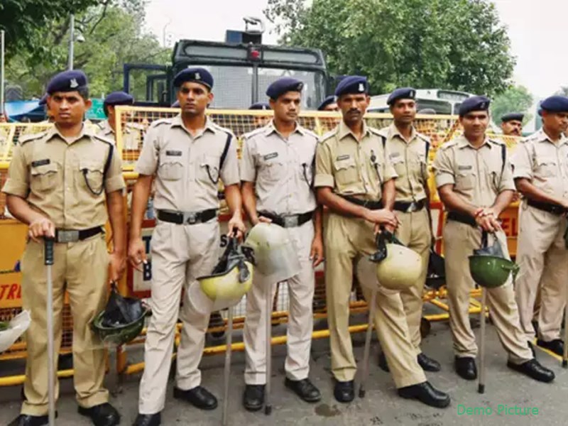 Delhi cops get Rs.100 a year as uniform allowance! – India TV