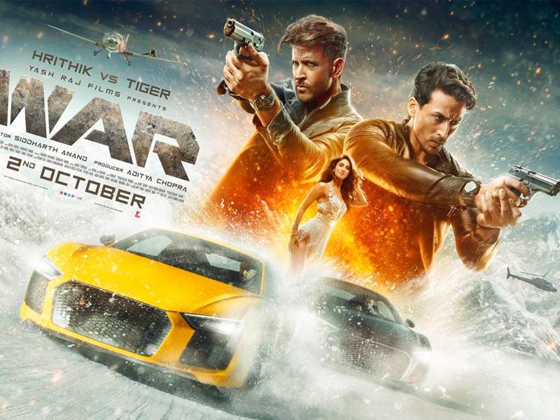 War first look poster : पहले पोस्टर में hrithik और tiger ने तानी बंदूक