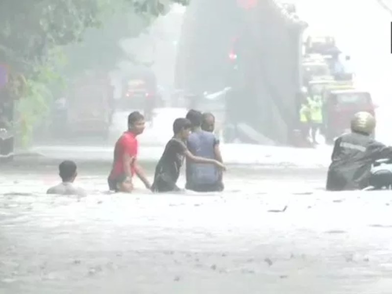 देश के ज्यादातर हिस्सों में हो रही भारी बारिश इन राज्यों में हालत हो रही गंभीर Heavy Rain 0635