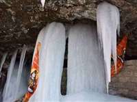 Ice Shivling: उत्तराखंड के इस गांव में भी होते हैं प्राकृतिक रूप से बने बर्फ के शिवलिंग के दर्शन
