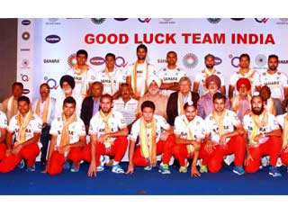 1975 विश्व कप विजेता हॉकी टीम के खिलाड़ी सम्मानित