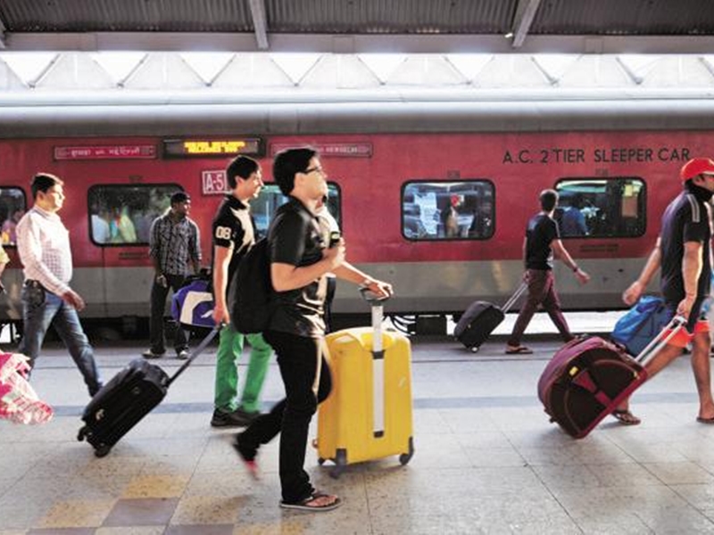 Indian Railway: कम भीड़ वाले सीजन में घट जाएगा रेल किराया, जानिए क्या है पूरी योजना