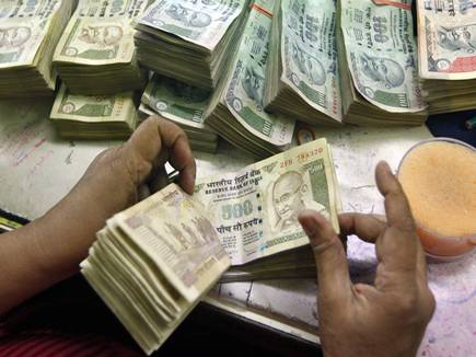 रुपया की कीमत संभालने के प्रयास में विदेशी मुद्रा भंडार घटा
