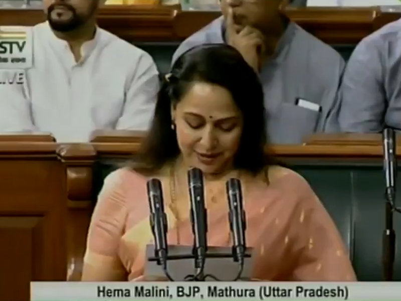 Video: हेमा मालिनी ने शपथ लेने के बाद कहा, 'राधे-राधे, कृष्णम वंदे, जगत गुरु'