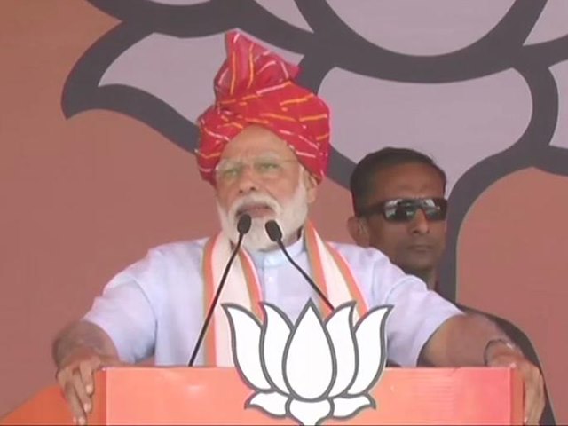 मुझे मौत का सौदागर कहने वाली कांग्रेस कहती है प्रेम की बातः मोदी