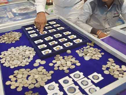 इंदौर मुद्रा उत्सव : 2.20 लाख में बिका मुगलकाल का सिक्का