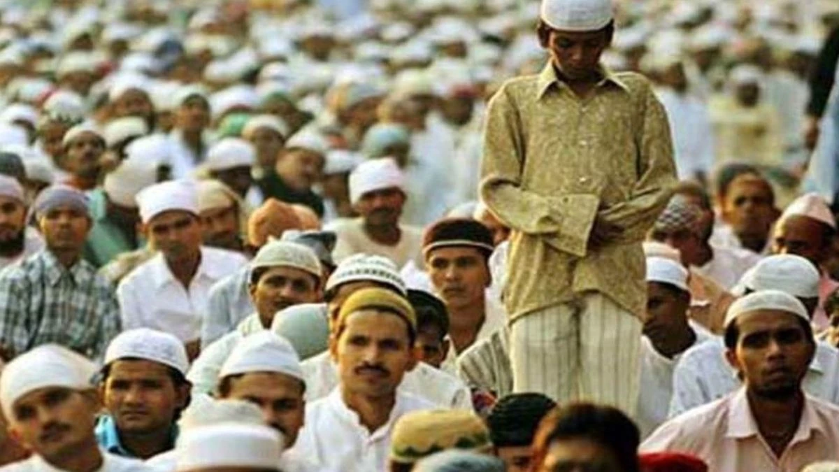 Muslim Population: दुनिया में तेजी से बढ़ रही मुसलमानों की आबादी... 2025 में इतनी हो जाएगी संख्या, पढ़ें हिंदुओ-ईसाइयों का हिसाब