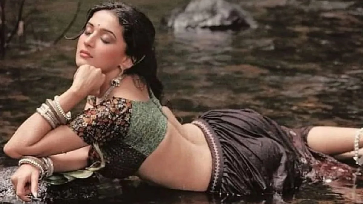 Madhuri Dixit को देख बेकाबू हो गया था ये हीरो...बोल्ड सीन्स में सारी हदें हुईं थी पार, इसके बाद नहीं किया साथ काम