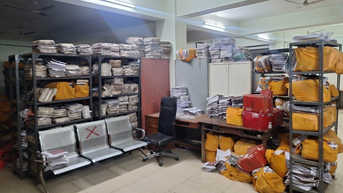 नए साल का ऐसा जश्न, पूरी शाखा खाली, रिकाॅर्ड-दस्तावेज भगवान भरोसे