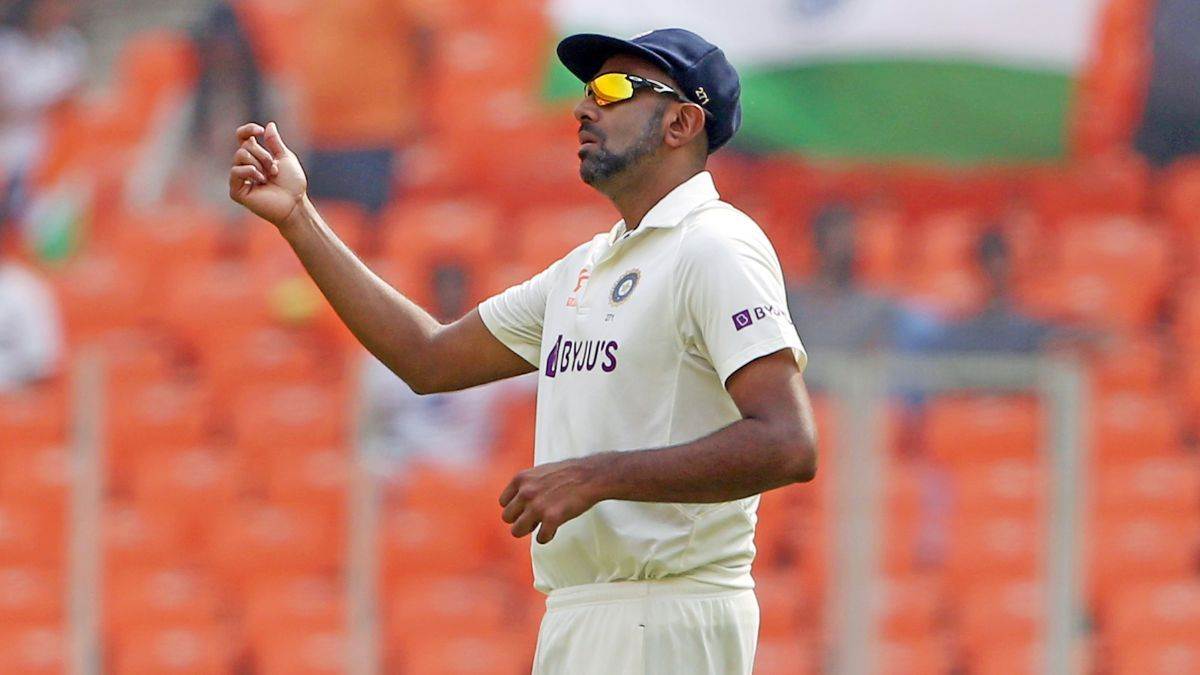 IND vs ENG: इंग्लैंड के खिलाफ ये रिकॉर्ड्स हासिल करने की कगार पर आर अश्विन, इन गेंदबाजों को छोड़ेंगे पीछे