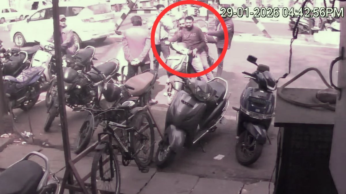 जबलपुर ब्रेकिंग : सरेआम भाजपा नेता से वसूली, सरेआम गुंडे धमका रहे