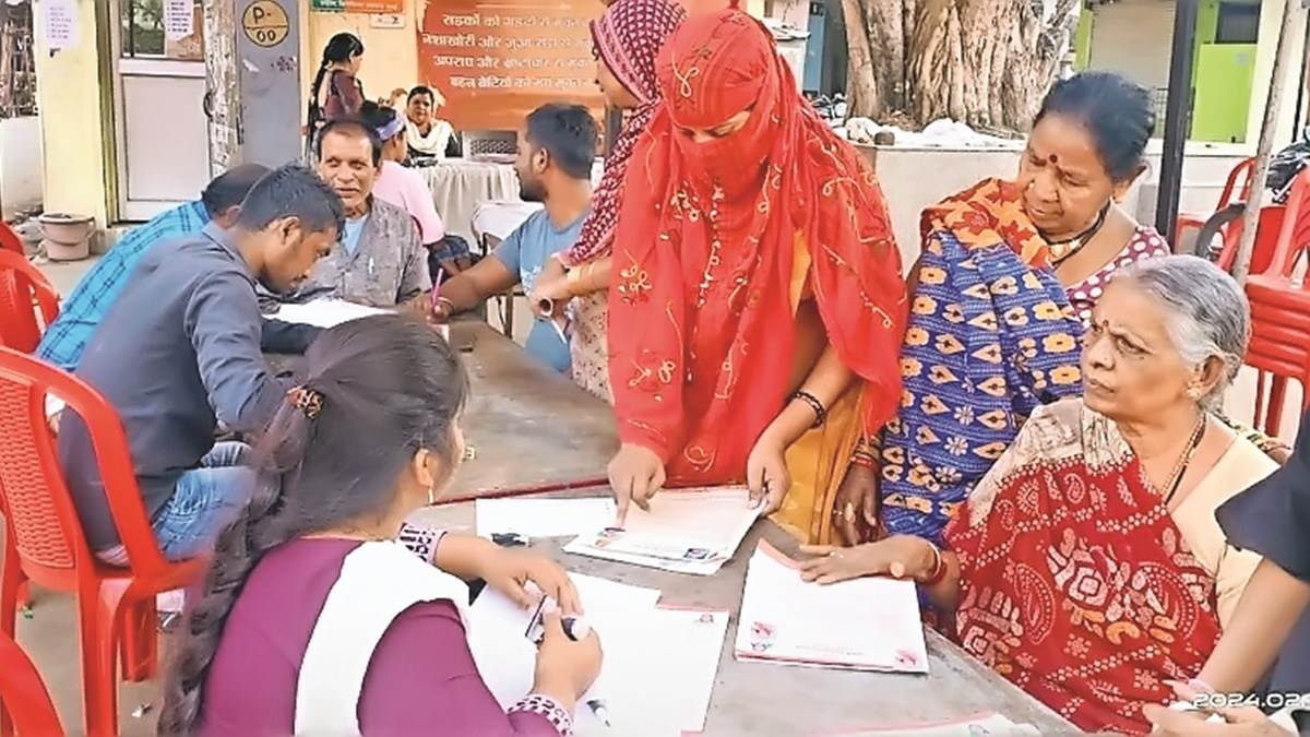 अगर नहीं किया ये काम तो महतारी वंदन योजना की पहली किस्त से वंचित हो सकती  हैं आप, आज जारी होगी अंतिम सूची - Mahtari Vandan Yojana Final list of  beneficiaries will