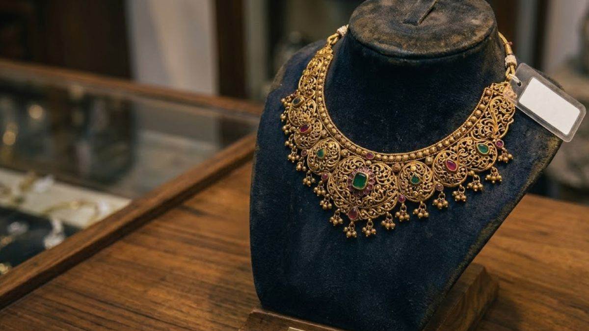 'अंग्रेजों के जमाने का हार' बोलकर मां-बेटे ने लगाया चूना, रायपुर में नकली सोना बेचकर ढाई लाख की ठगी