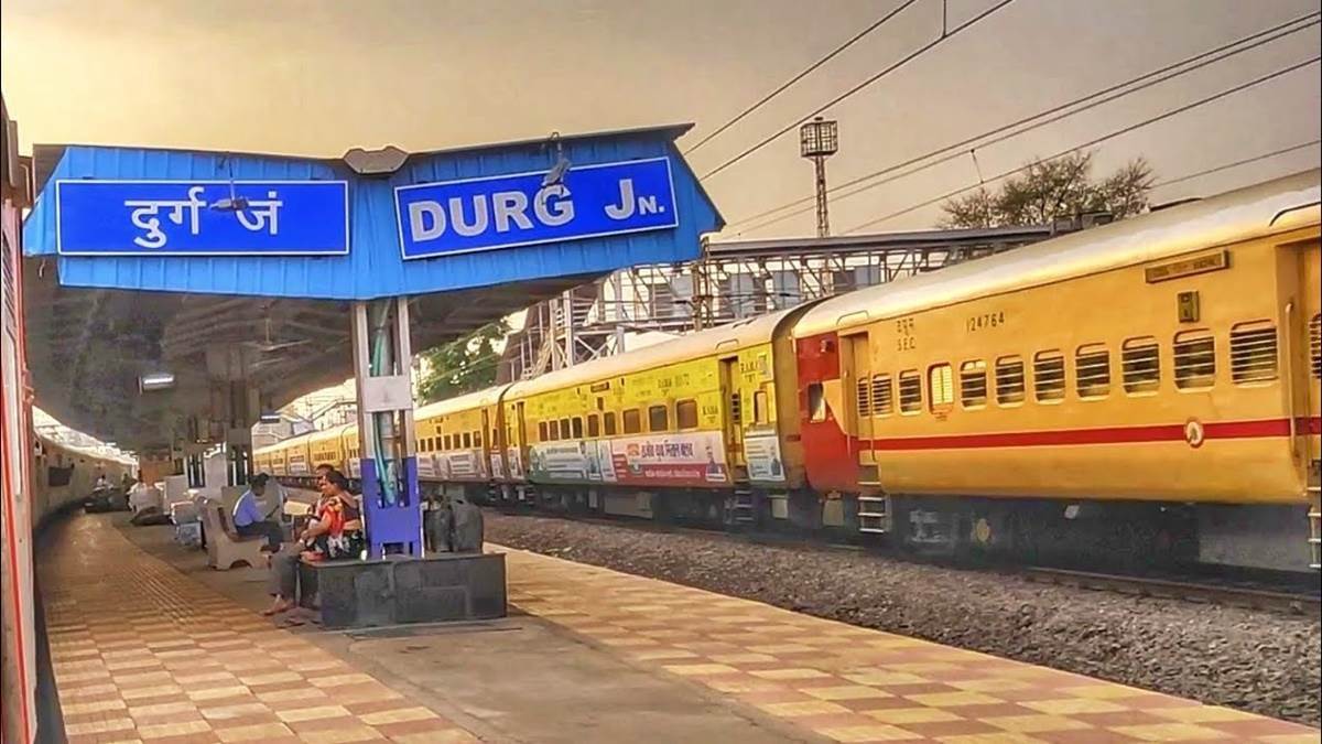 Durg News: हैदराबाद से अंबिकापुर जा रहे थे 12 बच्चे, दुर्ग में किए गए रेस्क्यू