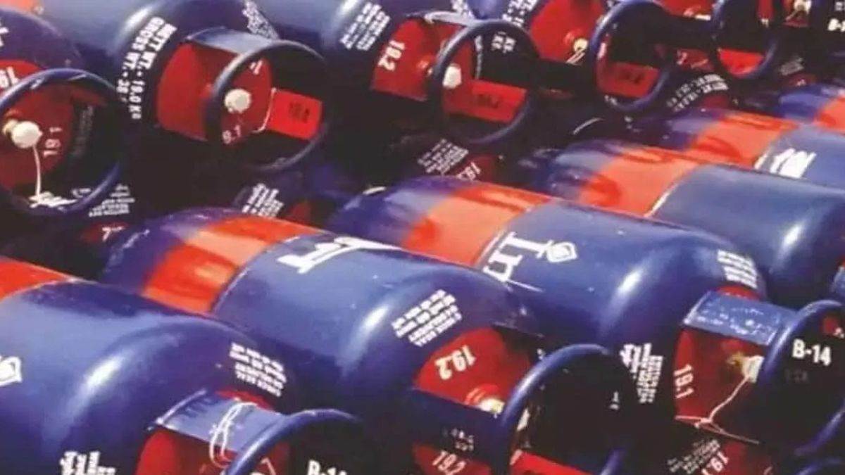 Gasoline Cylinder Value: सस्ती हुई रसोई गैस, 1 अप्रैल से 19 किलो वाले कमर्शियल सिलेंडर पर घटे 30.50 रुपए