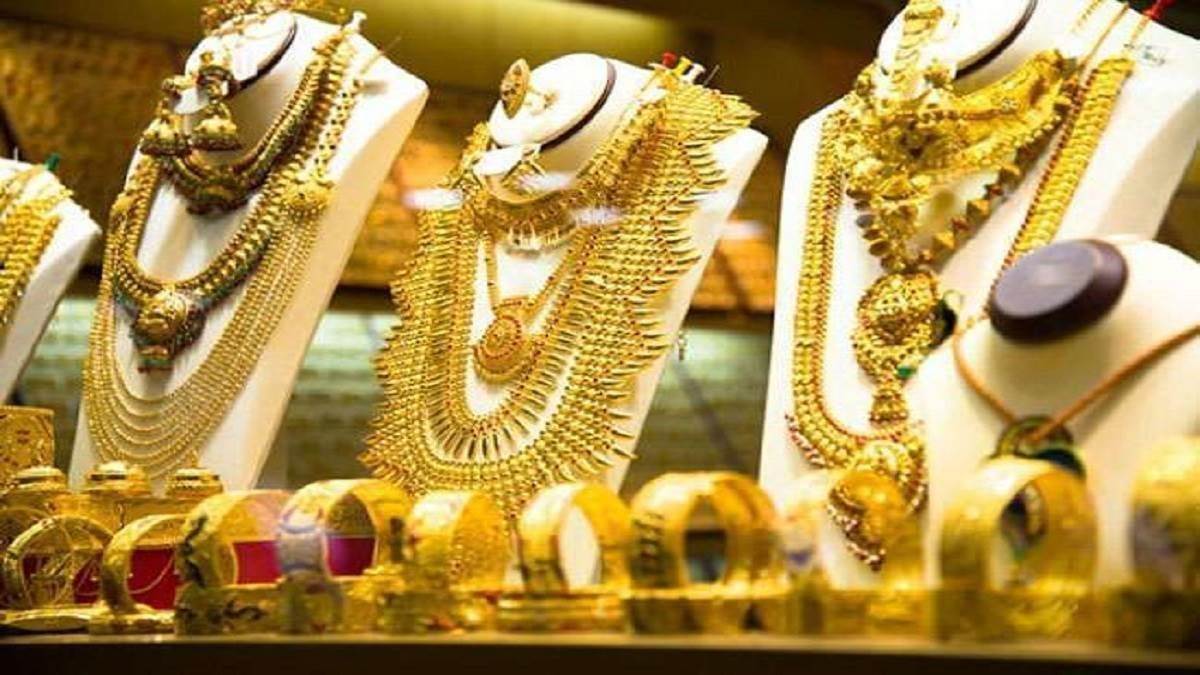 Gold-Silver Worth 1 April: सोने-चांदी में जबरदस्त तेजी, गोल्ड 70 हजार के करीब पहुंचा