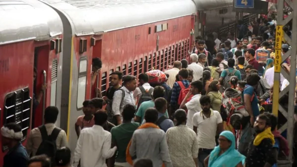 Summer Season Trains: गर्मी सीजन के लिए अभी से एक्सप्रेस ट्रेनें फुल… यूपी-बिहार जाने वाली गाड़ियों में 3 महीने की वेटिंग