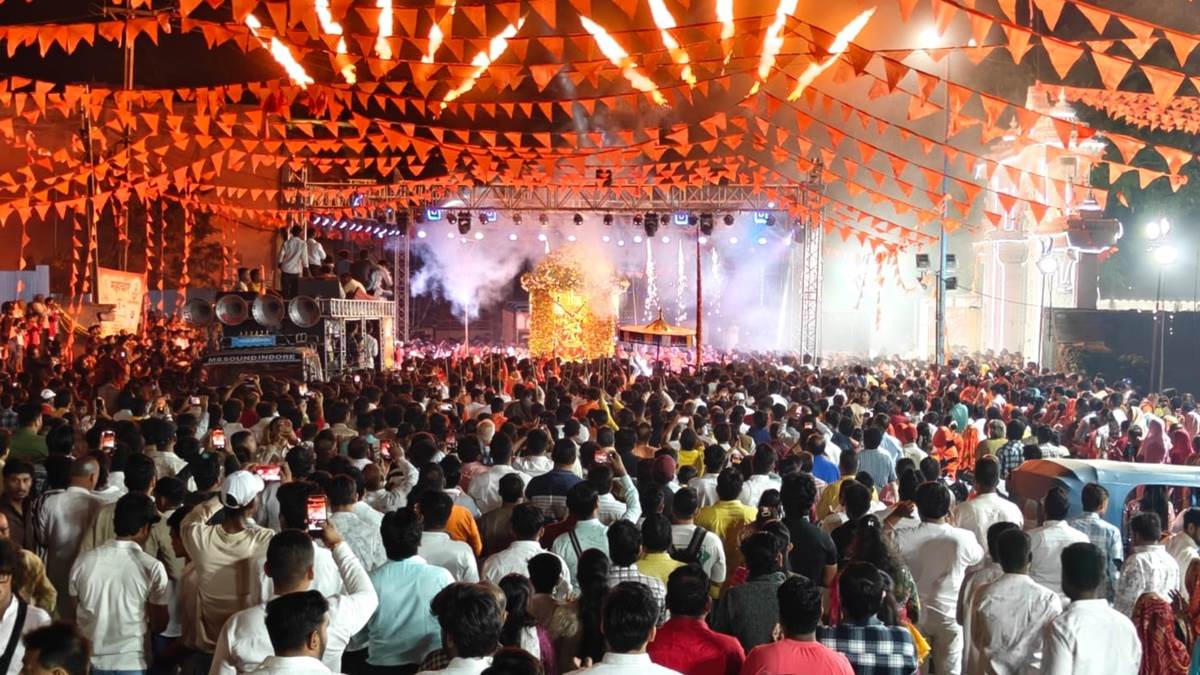 हनुमान जन्मोत्सव पर इंदौर में निकली श्री वीर अलीजा सरकार की प्रभात फेरी, हजारों की संख्या में पहुंचे भक्त