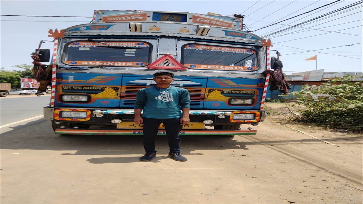 Ambikapur crime News : असुरक्षित ढंग से खड़े 12 ट्रक जब्त, चालक भी गिरफ्तार