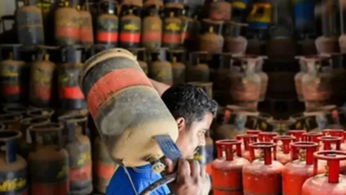 ग्वालियर में महंगाई का तड़का: कमर्शियल गैस सिलिंडर की कीमत 3296 रुपये पहुंची; अब रेस्टोरेंट और होटलों में खाना होगा महंगा