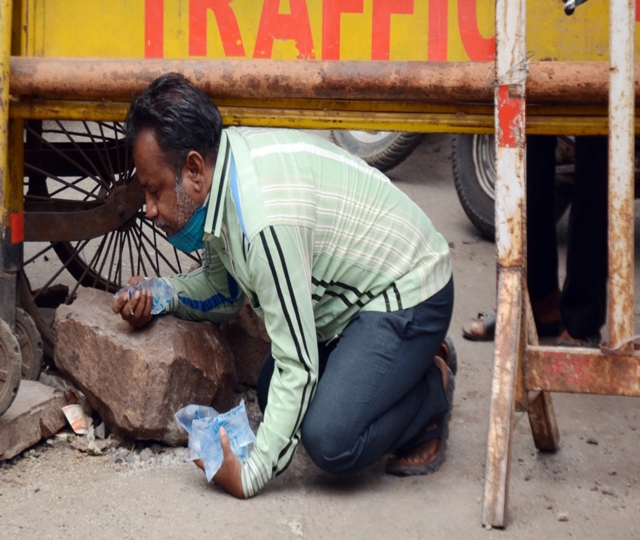 जान जोखिम में डालकर