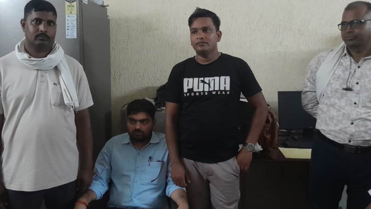 भिंड में लोकायुक्त का बड़ा एक्शन, पेट्रोल पंप संचालक से 27500 रुपये की घूस लेते नापतौल इंस्पेक्टर रंगे हाथ गिरफ्तार