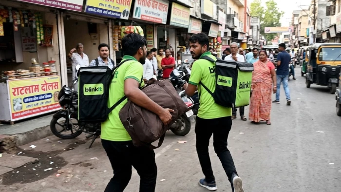 रतलाम में ब्लिंकिट की ड्रेस पहनकर आए दो लोग 40 लाख रुपये से भरा बैग लूटकर फरार
