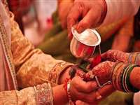LIC Kanyadan Policy: बेटी की शादी की चिंता हुई खत्म, मात्र 121 रुपये के निवेश से मिलेंगे पूरे 27 लाख