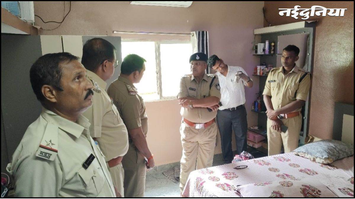 घर में घुसे 3 बदमाश, चाकू की नोंक पर आंगनवाड़ी कार्यकर्ता से की लाखों की लूट, खिड़की से नीचे कूदकर महिला ने बचाई जान