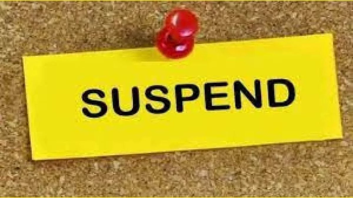 CG News: क्लास में बातचीत करने पर तीन छात्राओं की डंडे से पिटाई, सहायक शिक्षिका निलंबित