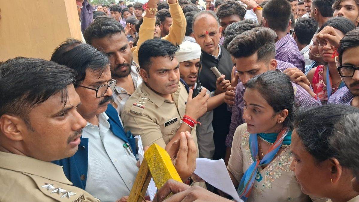 छिंदवाड़ा के पीजी कॉलेज में NSUI और ABVP आमने-सामने, प्रदर्शन के दौरान विवाद की स्थिति