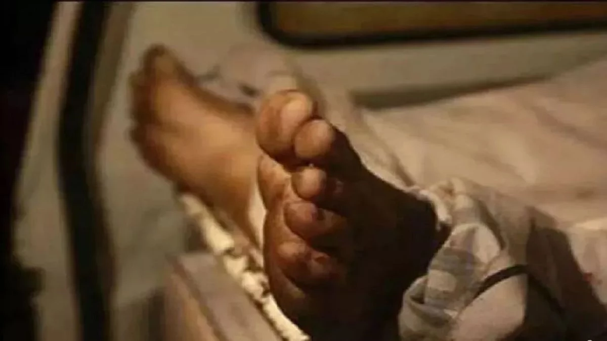 खेत की मेढ़ पर पत्नी की लाश, फांसी पर लटका मिला पति का शव, दंपती ने 12 साल पहले किया था प्रेम विवाह