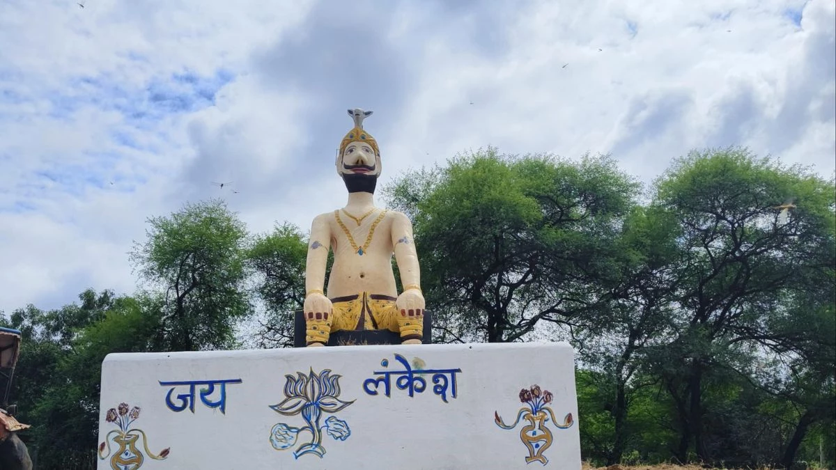 Dussehra Unique traditions: मंदसौर में रावण की जमाई राजा मानकर पूजा, धमनार में मुक्का मार होगा दंभ का अंत