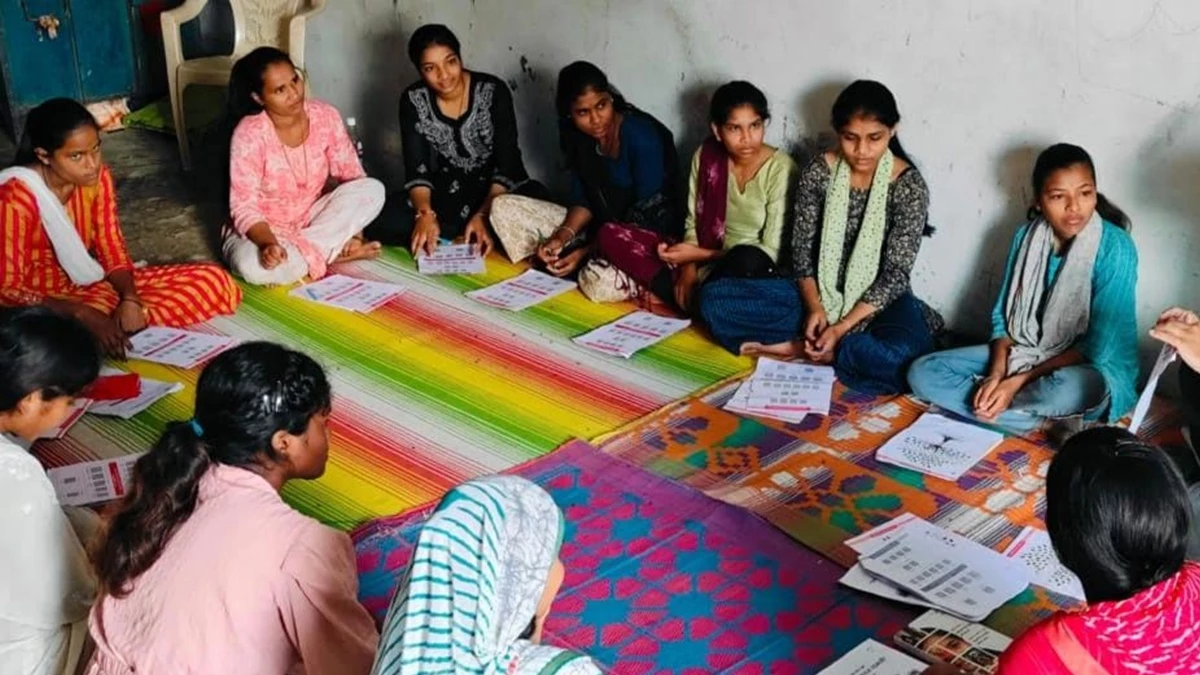 मध्य प्रदेश के धार, बड़वानी, उज्जैन और खरगोन जिलों में सिखा रहे ऑनलाइन आवेदन कैसे भरें