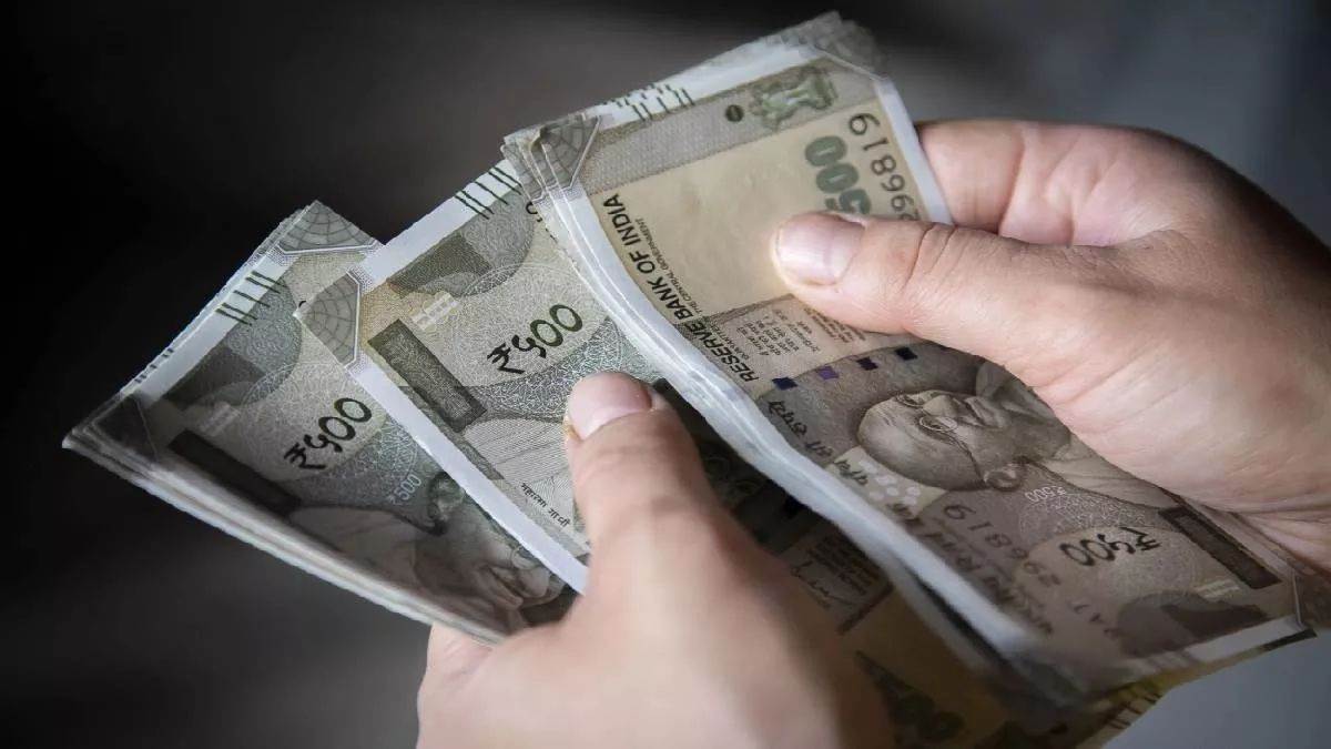 इंदौर में सरकारी अधिकारियों की उगाही जारी, लेन-देन के लिए रखे सहायक, लोकायुक्त पुलिस ने की बड़ी कार्रवाई
