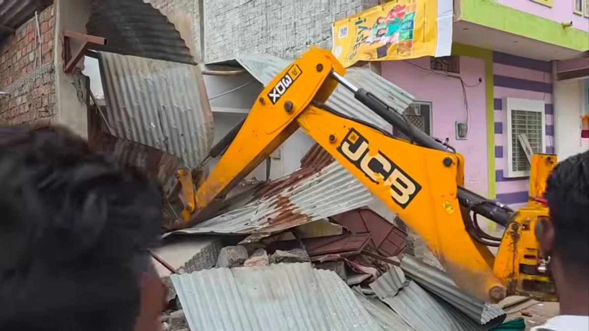 MP: लवजिहाद से तंग आकर युवती ने लगाई फांसी , आरोपी युवक व पिता गिरफ्तार, प्रशासन ने अवैध मकान ढहाया