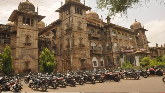 JAH में पार्किंग शुल्क का खेल, 20 की जगह काटी जा रही 50 की रसीद; कार्रवाई के बाद भी जारी वसूली