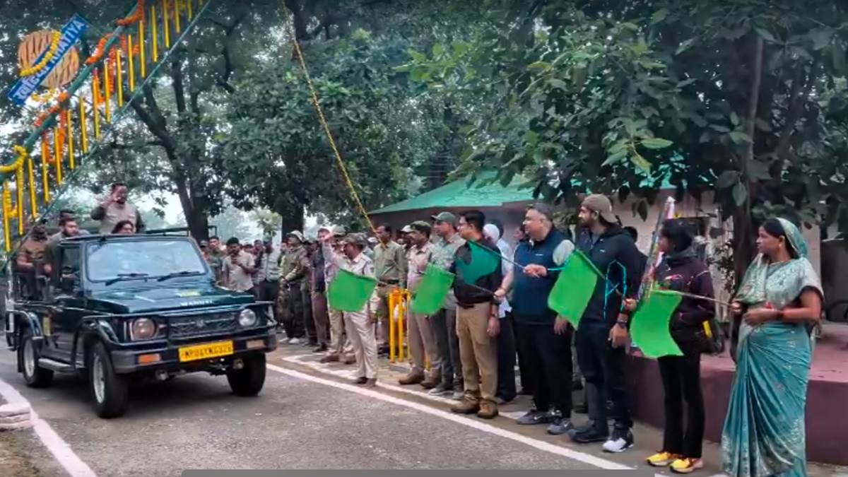 MP के कान्हा टाइगर रिजर्व में पर्यटन शुरू, नीरज चोपड़ा, गगन नारंग ने गाड़ियों को दिखाई हरी झंडी