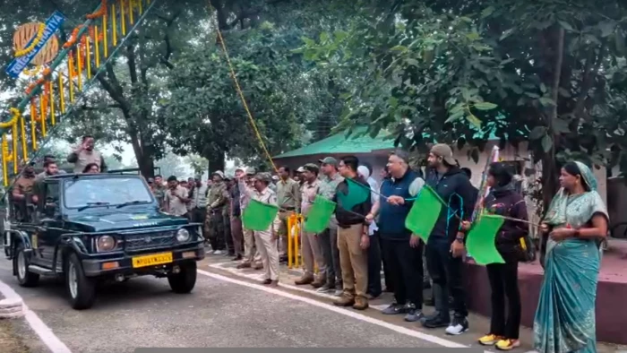 MP के कान्हा टाइगर रिजर्व में पर्यटन शुरू, नीरज चोपड़ा, गगन नारंग ने गाड़ियों को दिखाई हरी झंडी