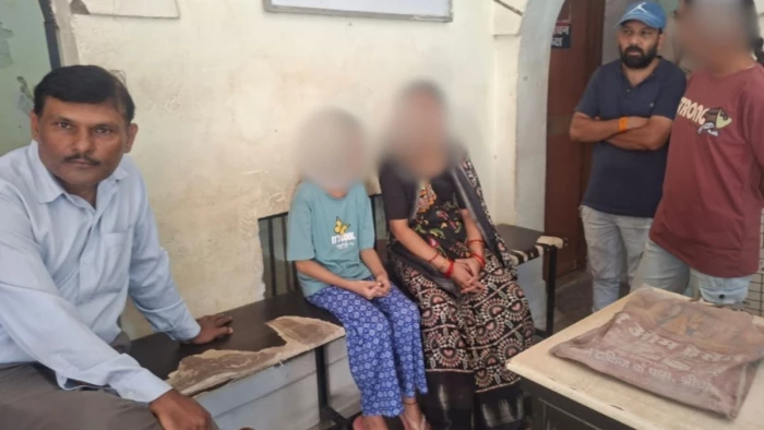जबलपुर में पीएमश्री रानी दुर्गावती स्कूल के शिक्षक ने डस्टर फेंका, सातवीं की छात्रा को लगने से सिर फूटा