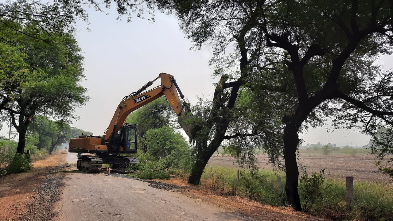 Occupation from pavement to road