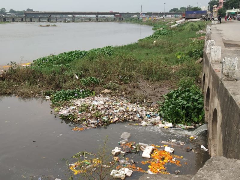 Khargone News: खरगोन में अधूरे प्रोजेक्ट ने बढाई मुसीबत, कुंदा में मिल रहा नालों का पानी